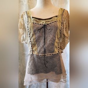 Dolce Cabo Mesh/lace top